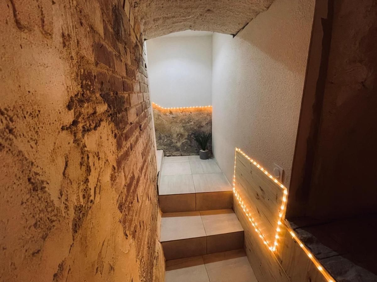 La Cave Aux Lumieres - Proche Centre-Ville - 2 Chambres - Wifi Renaison Экстерьер фото