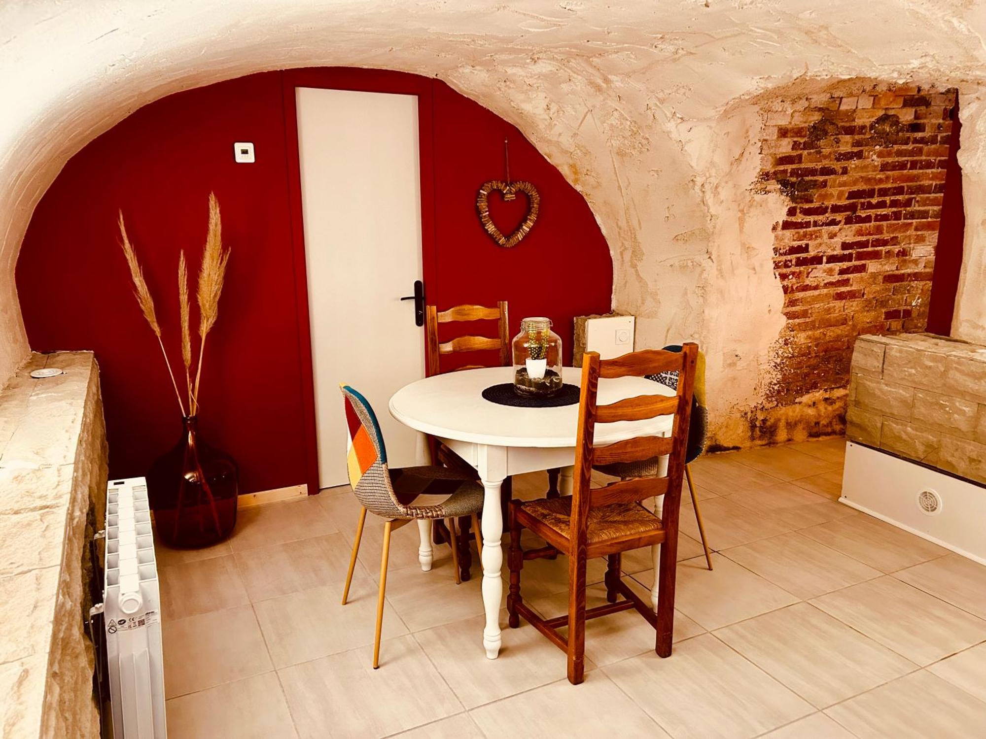 La Cave Aux Lumieres - Proche Centre-Ville - 2 Chambres - Wifi Renaison Экстерьер фото